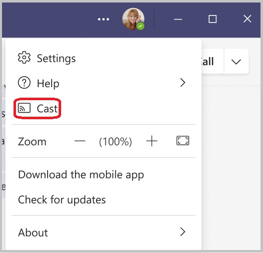 قائمة الإعدادات والمزيد في أعلى تطبيق Teams مع مربع أحمر حول خيار Cast.