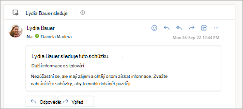 Snímek obrazovky znázorňující e-mailovou odpověď, kterou účastník sleduje schůzku