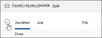 Snímek obrazovky se zaškrtávacím políčkem nad seznamem zpráv