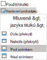 Možnosti titulků na klasickém pásu karet v PowerPointu Online