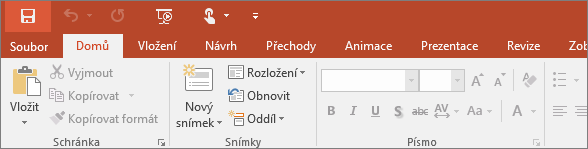 Zobrazuje kartu Domů na pásu karet v PowerPointu.