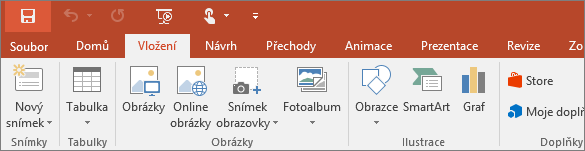 Zobrazuje kartu Vložit na pásu karet v PowerPointu.
