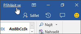 Snímek obrazovky znázorňující přihlašovací odkaz v desktopové aplikaci Office