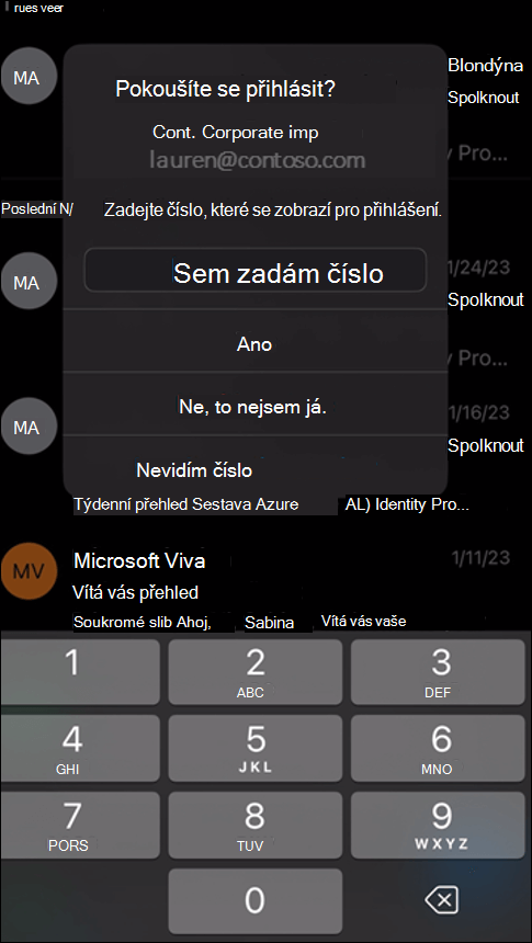 Výzva k ověření v Outlooku, která čeká, až uživatel zadá číslo zobrazené webem, ke kterém se pokouší přihlásit.