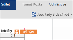Word Online vám ukazuje, kde v dokumentu pracují ostatní autoři.