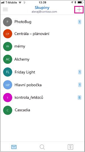 Pokud chcete vytvořit skupinu, klepněte na symbol plus v pravém horním rohu obrazovky.