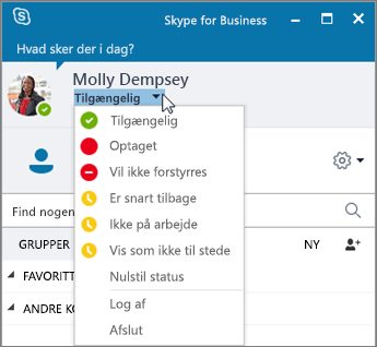 Skærmbillede af Skype for Business-vinduet med statusmenuen åben.