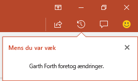 I PowerPoint til Office 365 får du vist, hvem der har foretaget ændringer i din delte fil, mens du var væk