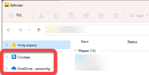 I navigationsruden i venstre side af Stifinder er der mapper på øverste niveau til et synkroniseret SharePoint-bibliotek og et synkroniseret OneDrive.