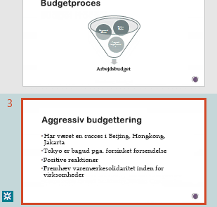 Fremhævning af ændringer i miniatureruden i PowerPoint