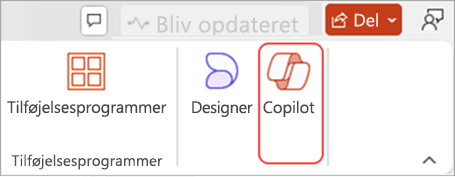 Skærmbillede af Copilot-knap i PowerPoint i båndmenuen