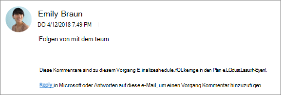 Bildschirmaufnahme: Zeigt eine Gruppen-E-Mail, in der ein Kollege auf den ersten Kommentar antwortet.