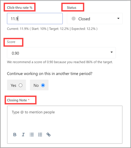 Captura de pantalla que muestra cómo se resumen los resultados y cómo afectan al progreso de un objetivo principal con tasa de Clic a través, Estado, Puntuación y Nota de cierre que se describe con cuadros rojos.