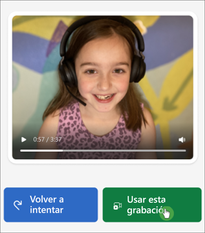 Captura de pantalla de la vista de estudiante del progreso de la lectura, una niña blanca a la que le faltan algunos dientes sonríe a la cámara y debajo de ella se leen los botones "intentar de nuevo" y "usar esta grabación".