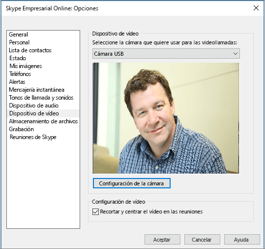 Captura de pantalla de la página Dispositivos de vídeo del cuadro de diálogo Opciones de Skype Empresarial.