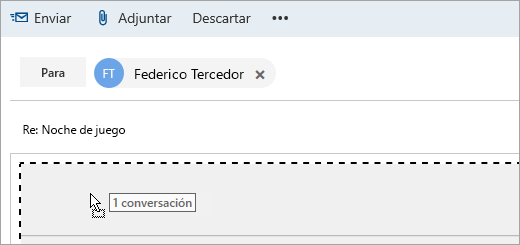 Captura de pantalla de un mensaje que se arrastra hasta el panel Redactar