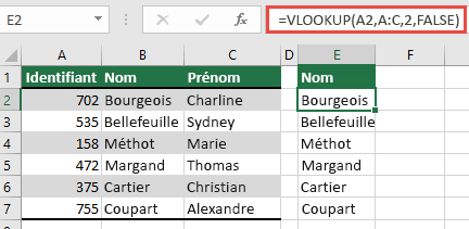 Utilisez le VLOOKUP traditionnel avec une seule référence lookup_value : =VLOOKUP(A2,A:C,32,FALSE). Cette formule ne retournera pas un tableau dynamique, mais peut être utilisée avec des tableaux Excel.