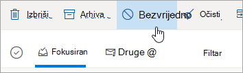 Snimka zaslona s gumbom Bezvrijedna pošta na servisu Outlook.com.