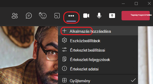 Az alkalmazás Teams-értekezletek során történő hozzáadását bemutató kép.