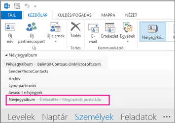 Az Outlook Névjegyek paneljén megjelenő megosztott partnerlista