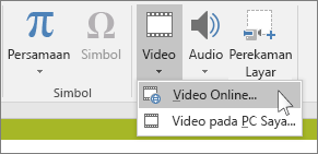 Tombol pada pita untuk menyisipkan video online di PowerPoint