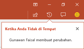 PowerPoint untuk Office 365 memperlihatkan siapa yang membuat perubahan pada file bersama saat Anda pergi