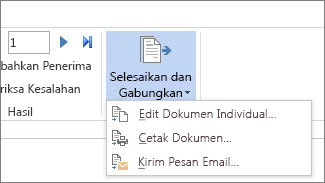 Cuplikan layar tab Surat di Word, memperlihatkan perintah Selesai & Gabungkan serta opsinya.