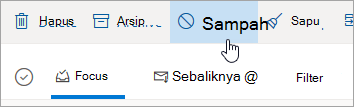 Cuplikan layar tombol Sampah di Outlook.com.