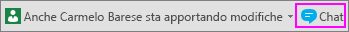 Pulsante Chat accanto alle notifiche sulle altre persone che stanno apportando modifiche