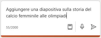 Screenshot di Copilot nella casella di composizione di PowerPoint con un prompt immesso