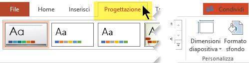 Selezionare la scheda Progettazione sulla barra multifunzione. Il pulsante del menu Dimensioni diapositiva all'estremità destra contiene il controllo per l'orientamento della diapositiva.