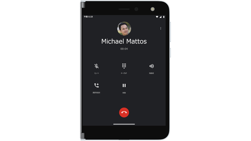 Surface Duo で通話中