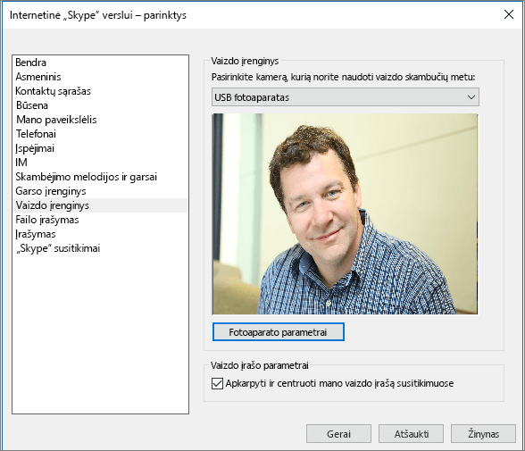 Ekrano nuotrauka, vaizduojanti „Skype“ verslui dialogo lango Parinktys puslapį Vaizdo įrenginiai.