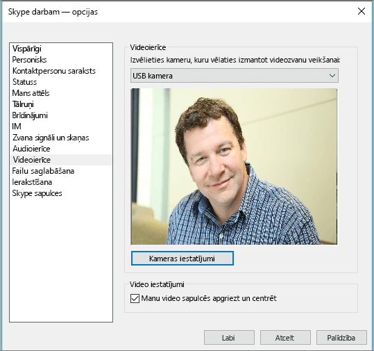 Ekrānuzņēmums ar Skype darbam dialoglodziņa Opcijas lapu Videoierīces.