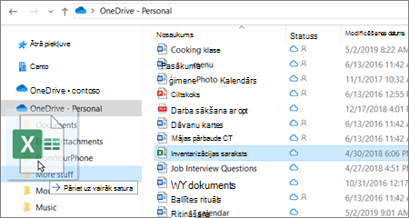 Attēls, kurā redzama faila pārvietošana uz citu mapi pakalpojumā OneDrive.