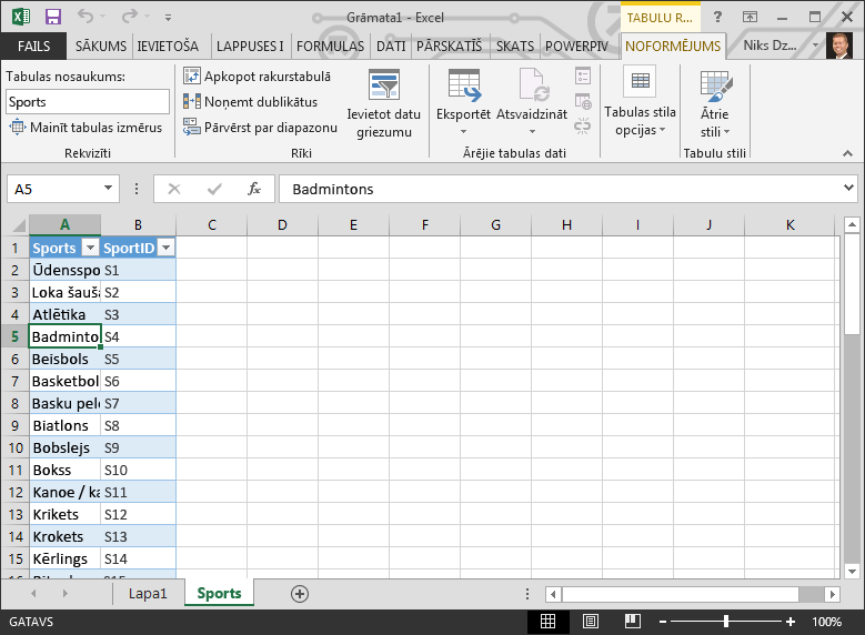 Nosaukuma piešķiršana tabulai programmā Excel