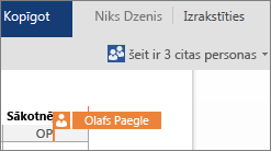 Word Online parāda, kur dokumentā strādā citi autori
