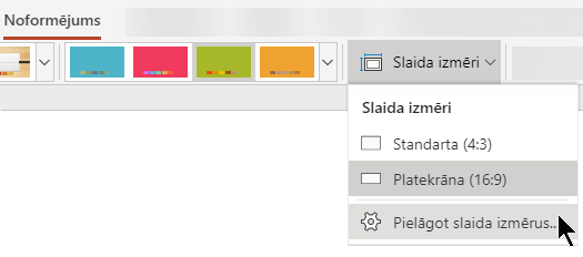 Slaida lieluma opcijas atrodas PowerPoint Online rīkjoslas lentes cilnes Noformējums labajā pusē