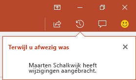 In PowerPoint voor Office 365 kunt u zien wie wijzigingen in het gedeelde bestand heeft aangebracht terwijl u afwezig was