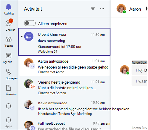 Schermopname van reserveringsbevestiging van boekbaar bureau in Teams-activiteitsfeed bij invoegtoepassing.