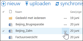 Selecteer het pictogram Meer (drie puntjes) naast de documentnaam in OneDrive voor Bedrijven om de hovercard van het document te openen