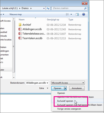 Het dialoogvenster Openen met de vervolgkeuzelijst op de knop Openen uitgevouwen en de muisaanwijzer op de optie Exclusief openen
