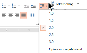 Met de menuopties regelafstand op het lint kunt u opties voor één spatie, dubbele spatie of andere verticale regelafstand selecteren.