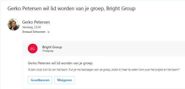 Een gebruiker kan een groep ontdekken en kan deelnemen aan de groep. Als de groep privé is, ontvangt de eigenaar een e-mailbericht met de aanvraag. De eigenaar kan het verzoek goedkeuren of afwijzen.