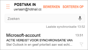 De e-mail met de melding 'Actie vereist' openen