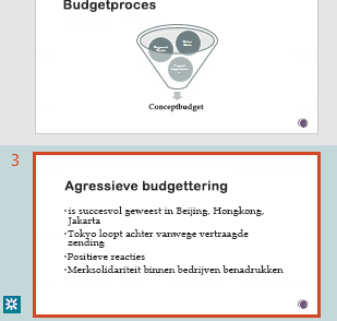 Revisiemarkering in het deelvenster Miniaturen van PowerPoint