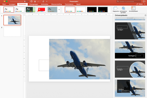 Als u een idee voor een ontwerp selecteert, wordt het ontwerp onmiddellijk volledig op de dia weergegeven