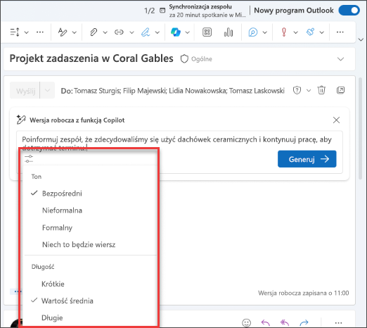 Tekst „Poinformuj zespół” w polu redagowania wiadomości z opcjami tonu i długości