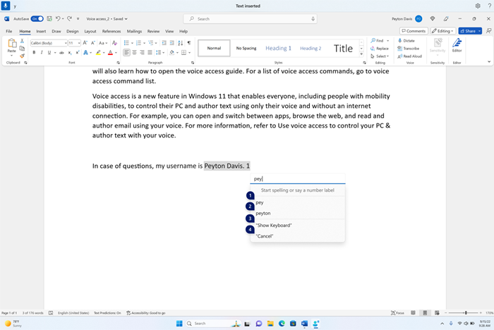 Okno pisowni z podpowiedziami podyktowanymi kilkoma znakami. Użytkownik podyktował "p" "e" "y", a sugestie "pey" i "peyton" pojawiają się z etykietami numerów.