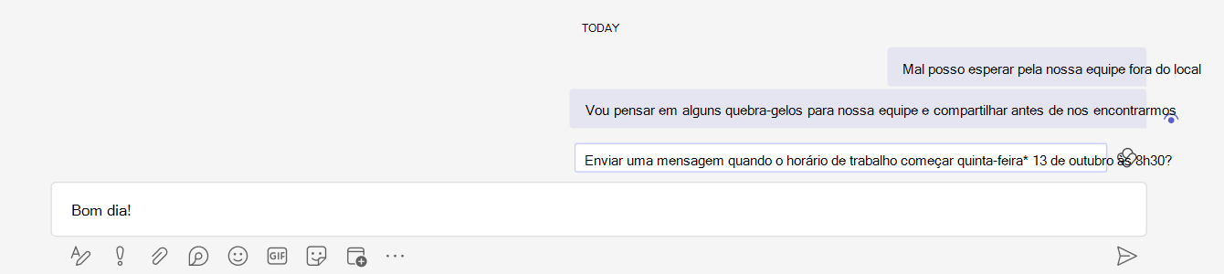 Captura de tela que mostra uma sugestão de envio de agendamento acima da caixa de entrada de texto no chat do Teams.